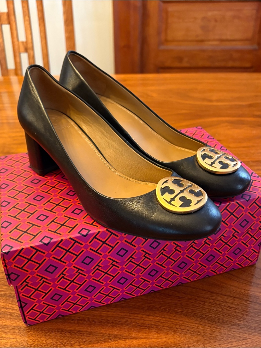 NEARLY NEW Tory Burch Black Leather Block Heel Pump